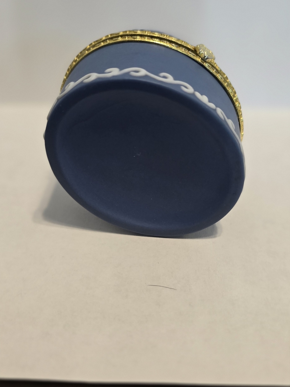 Blue Cameo Pendant with Matching Trinket Box - Classic Women's Jewelry - Picture 6 of 12